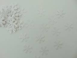 Хартиени елементи снежинки -50 бр.