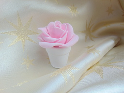 Мини саксийка с розова роза за декорация 06