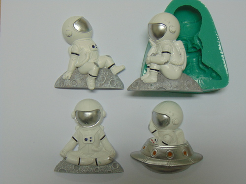 Комплект 4 броя силиконови молдове 2д Космонавти